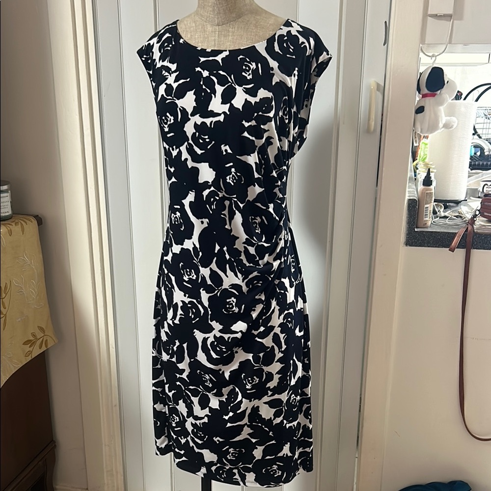 Black and White Sheath Dress with Cap Sleeves and Bateau Neckline for Work